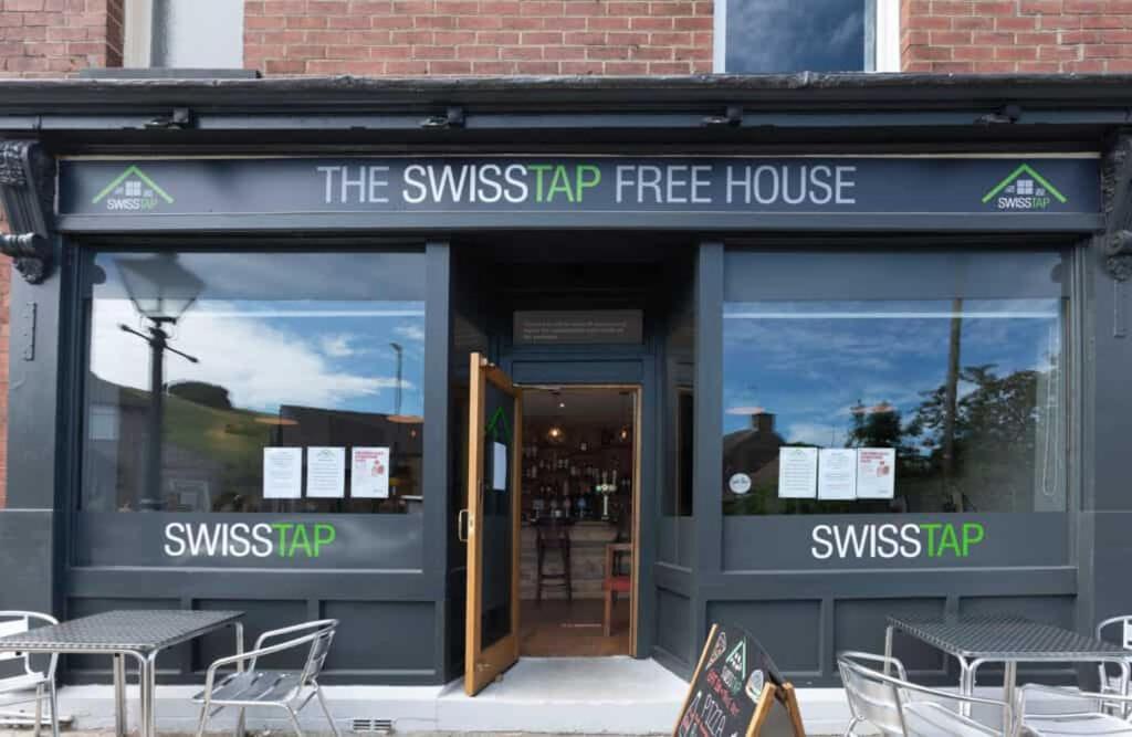 Swiss House B&B Castleton  Exterior photo